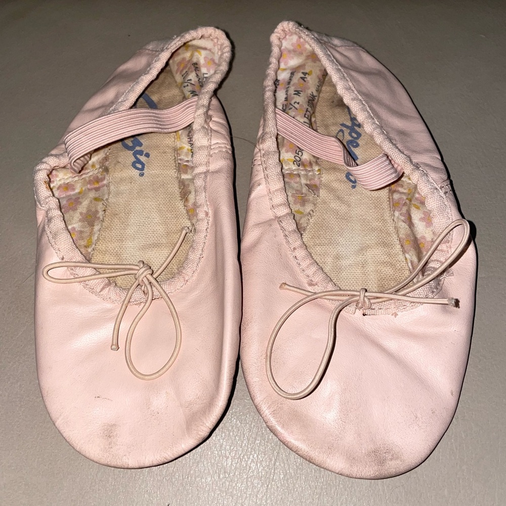 🩰 Capezio 205C Daisy Pink Leather Ballet Slippers - Size 11.5 M